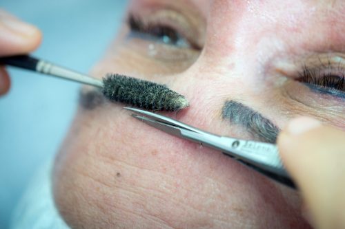 עיצוב גבות - חני רוזנברג